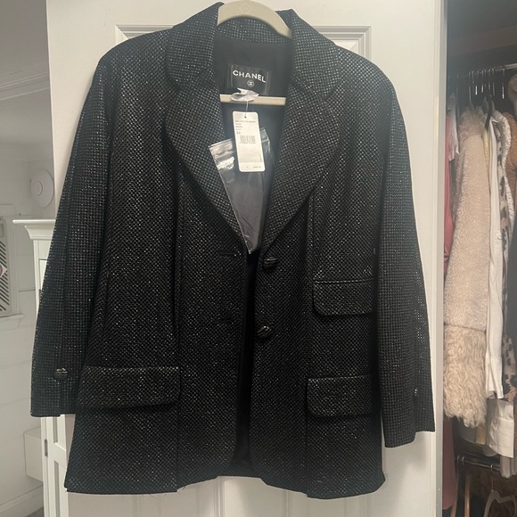 Chanel black tweed blazer never worn. Size 34 fits like a true 0 - Picture 5 of 6
